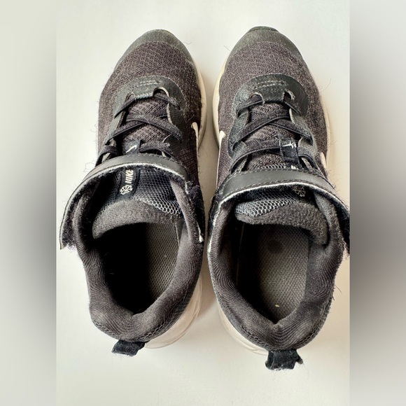 Nike Kids Black & White Sneakers - Picture 9 of 13